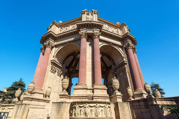 Palacio de Bellas Artes y Cielo Azul — Foto de Stock