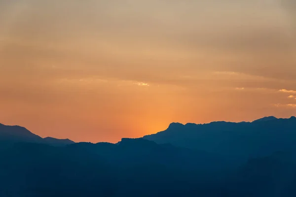 Oregon 'un doğusundaki Steens Dağları üzerinde gün batımı — Stok fotoğraf