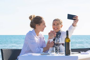 arkadaşlarım bir selfie yapmak