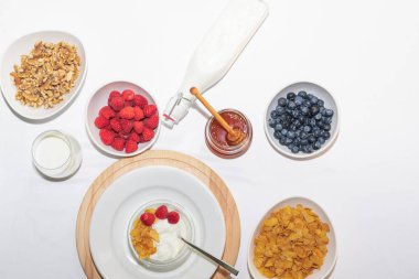 Değişik ve sağlıklı bir kahvaltı manzarası.