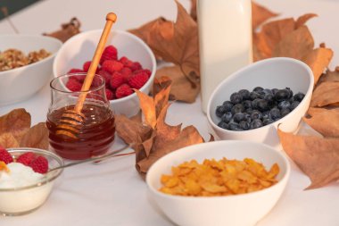 Sonbahar ürünleriyle lezzetli ve sağlıklı bir kahvaltı.