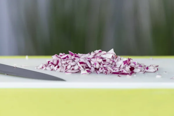 Freshly cut red onion dice on a cutting board — Stock Photo, Image