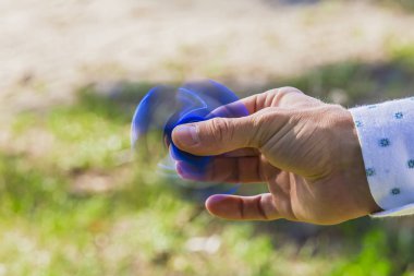 El topluca spinner oyuncak - stres ve anksiyete Rölyef. Elini spinner ile.