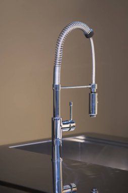 Yeni yüksek mutfak musluk tasarımı. Mutfak lavabo musluk Mikser
