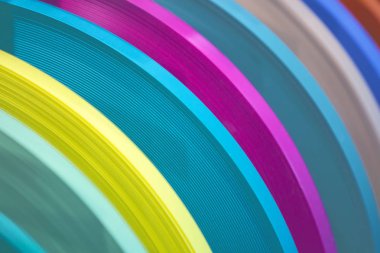 Düz renk veya ahşap tahıl Pvc kenar bant yapıştırma. ABS kenar yapıştırma. Renkli termoplastik kenarları kümesi. Pvc kenar ve melanin mobilya üretimi için çok renkli bobin