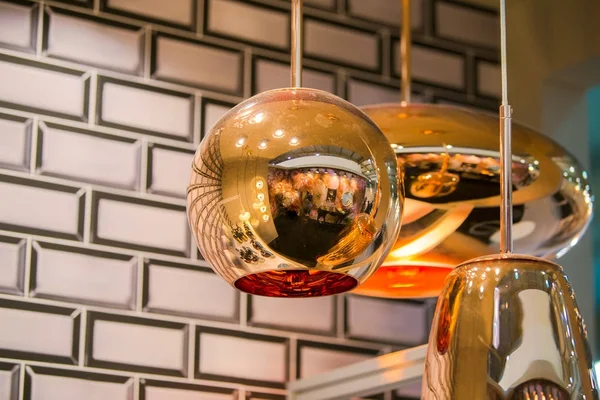 Modern ayna oval bakır avize aerodinamik. Kabarcık metal bakır gölge kolye