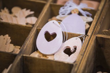 Ahşap Paskalya yumurta heykelcik. Farklı ahşap parçaların figürler Paskalya için