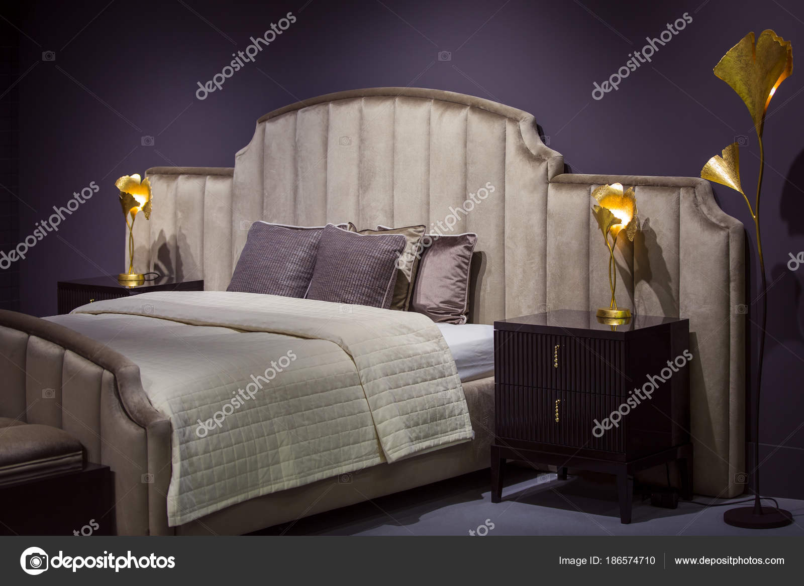 Bella Camera Da Letto Design Moderno In Colori Scuri Con