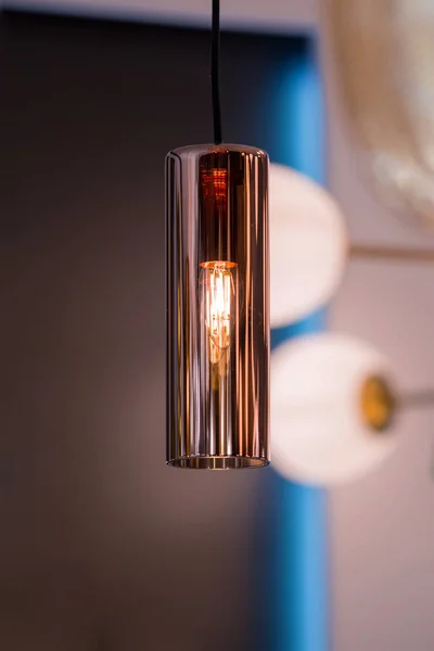 Moderní Zefektivněný Měděný Lustr Skleněná Lampa Tvaru Přívěsku Zajímavá Forma — Stock fotografie