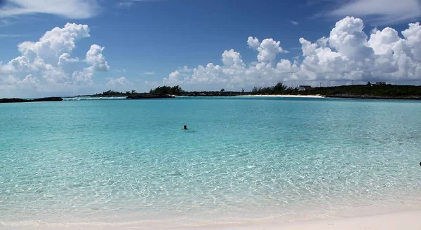 Praia de areia nas Bahamas — Fotografia de Stock