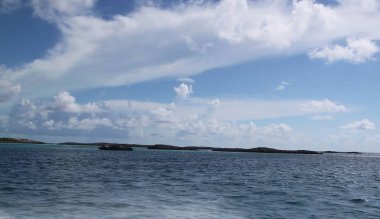 Bahamalar. Mavi su veya Atlantik Okyanusu