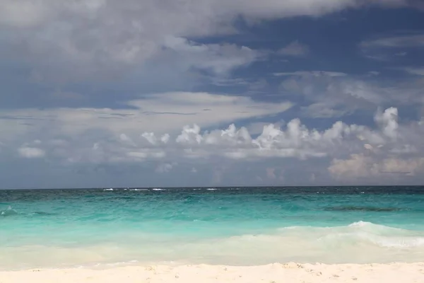 Blauer Ozean Und Weißer Sandstrand Auf Bahamas Der Atlantik — Stockfoto