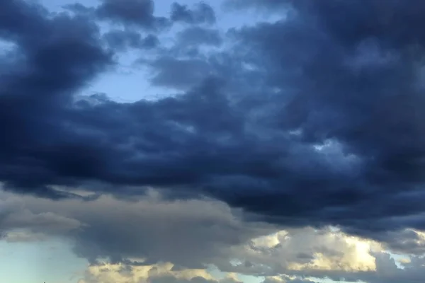 Gyönyörű Kilátás Nyári Villám Felhők Eső Előtt Svédország — Stock Fotó