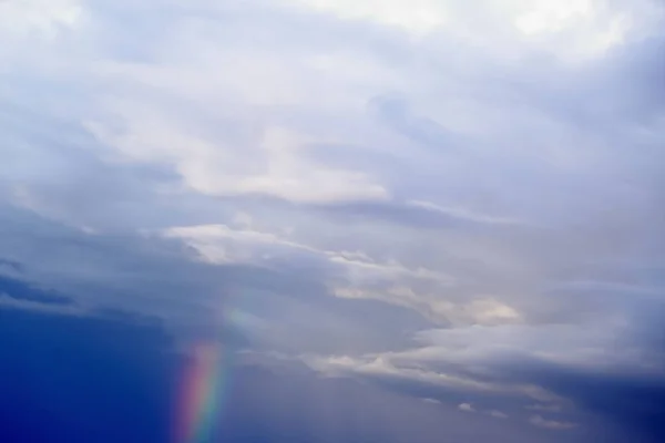 Hermoso arco iris después de la lluvia —  Fotos de Stock