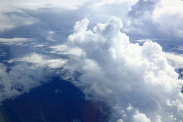 空中鸟瞰蓝天白云的美丽 尼斯背景 — 图库照片