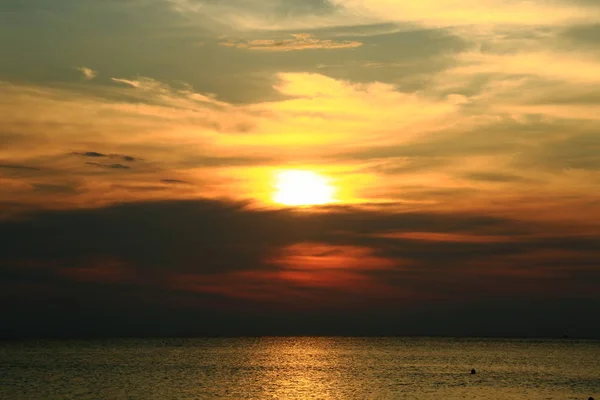 加勒比海上华丽多彩的日落 阿鲁巴风景令人难忘的景色 — 图库照片