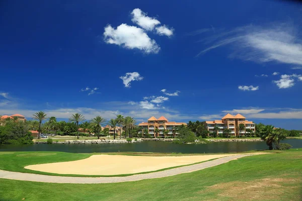 Hermoso Paisaje Isla Aruba Cielo Azul Nubes Blancas Campo Golf — Foto de Stock