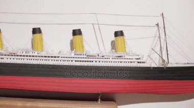 Beyaz arka plan üzerinde izole Titanic'in güzel el yapımı model