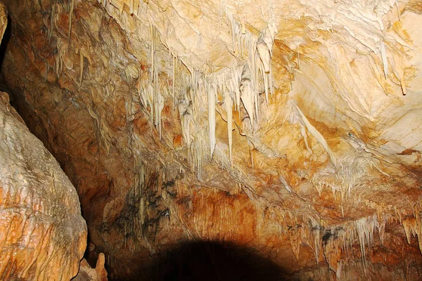 Las Cuevas Cristal Las Bermudas Increíbles Formaciones Estalactitas Blancas Cubiertas — Foto de Stock