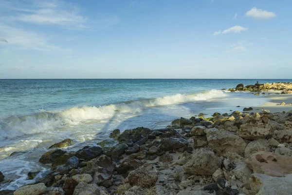 Grandes Olas Mar Caribe Están Rompiendo Costa Agua Mar Turquesa —  Fotos de Stock