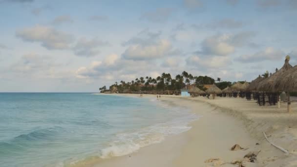 Verbazingwekkende Schoonheid Turquoise Golven Van Atlantische Oceaan Blauwe Lucht Achtergrond — Stockvideo