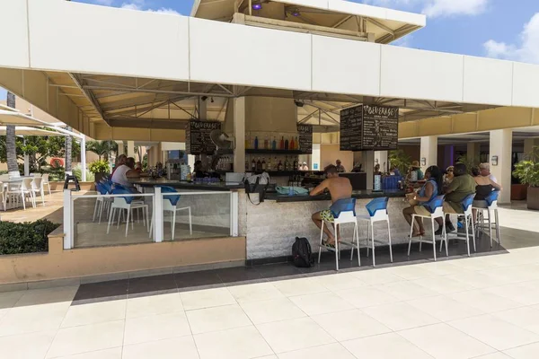 Utomhus Bar Tamarijn Resort Turister Vilar Barstolar Jag Heter Oranjestad — Stockfoto