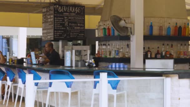 Utomhus Bar Tamarijn Resort Turister Vilar Barstolar Jag Heter Oranjestad — Stockvideo