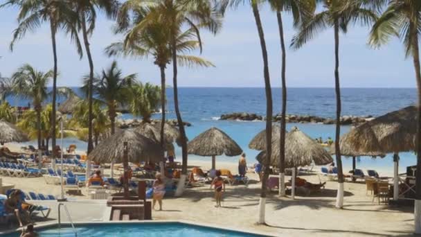 Beautiful View Hotel Area Outdoor Pool Blue Sun Beds Umbrellas — Stock Video