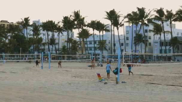 Pessoas Jogar Voleibol Praia Conceito Estilo Vida Saudável Miami Eua — Vídeo de Stock