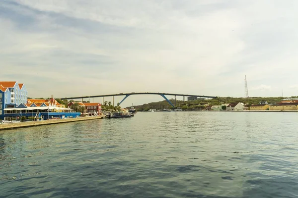 Hermosa Vista Del Famoso Puente Reina Juliana Magnífico Paisaje Oceánico —  Fotos de Stock