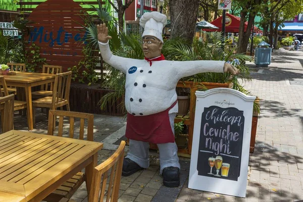 Uitzicht Buitenkant Decoratie Van Outdoor Bistro Grote Figuur Van Kok — Stockfoto