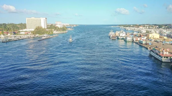Местная Гавань Атлантическом Океане Багамы Лодки Бирюзовой Воде Океана Голубом — стоковое фото