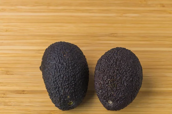 Vista Vicino Avocado Isolato Sfondo Legno Concetto Frutta — Foto Stock