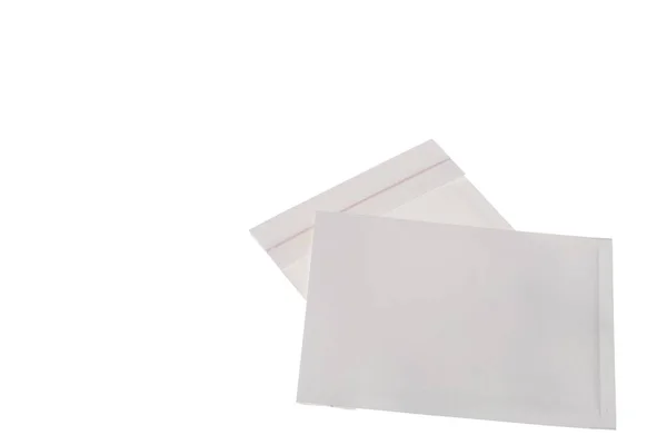 空の白い封筒のビューを閉じます パッケージコンセプト — ストック写真