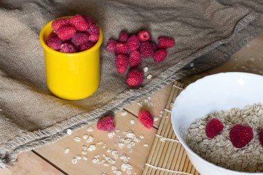 Tabak yulaf ezmesi, ahududu tablo