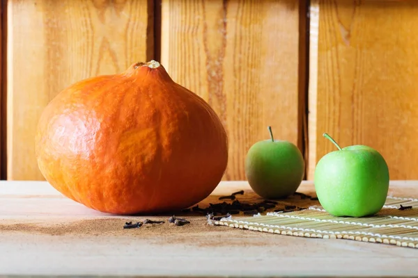 Sonbahar elma ve kabaklar ahşap tablo