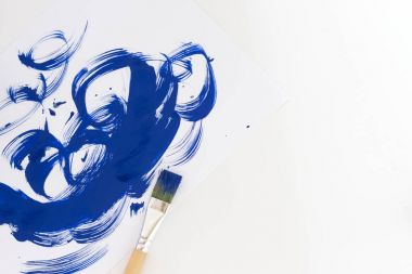 arka plan beyaz kağıt üzerine fırça ile boyalı