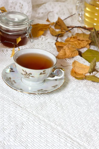 Tea, cinnamon, apples, honey and star anise on a white background. — Stock Photo, Image