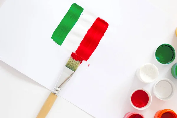 La bandera italiana pintada sobre papel blanco —  Fotos de Stock