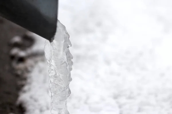 Agua Congelada Desagüe Con Carámbanos Colgantes —  Fotos de Stock