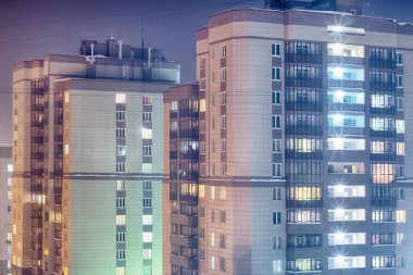 gece ışık şehir windows. Gece cityscape