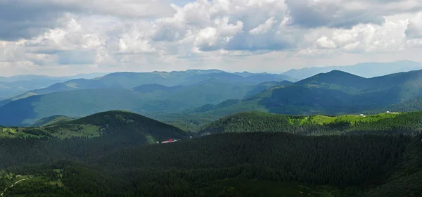 喀尔巴阡山的全景图 — 图库照片