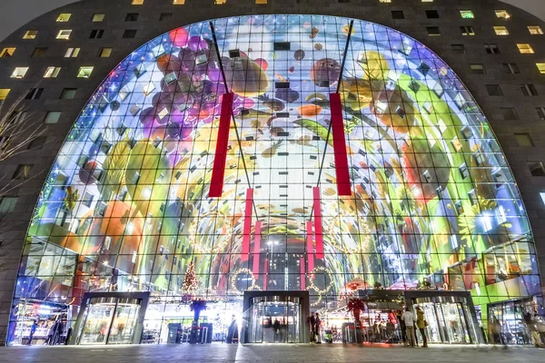 Rotterdam, 2 Ocak 2016: Markthal buildin genel görünümü