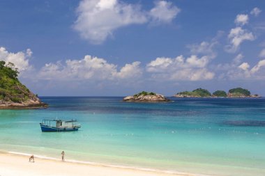 Bir bulut ile tropikal ada