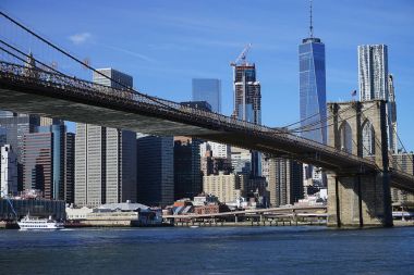 Brooklyn Köprüsü'nün New York Manhattan Hudson Nehri