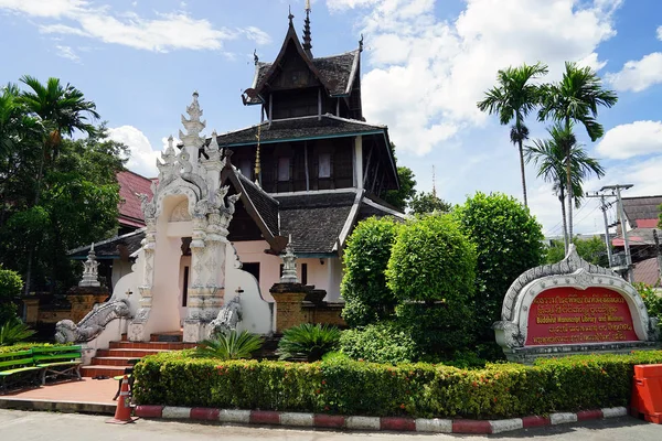 Wat Chedi Luang chiang mai Buddha Thailand - бог буддизма — стоковое фото