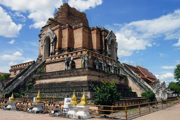 Wat Chedi Luang chiang mai Buddha Thailand Temple Buddhism God — Stock Photo, Image