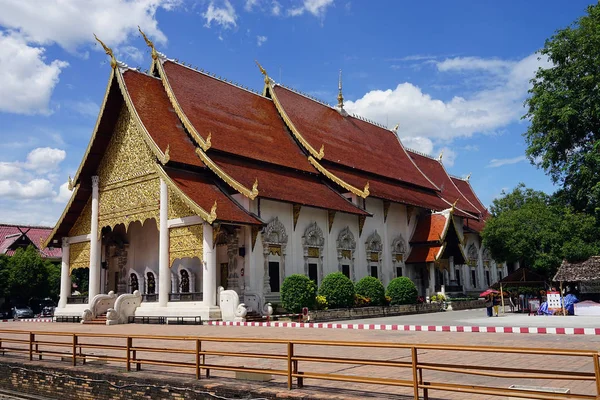 Wat Chedi Luang chiang mai Buddha Thailand - бог буддизма — стоковое фото