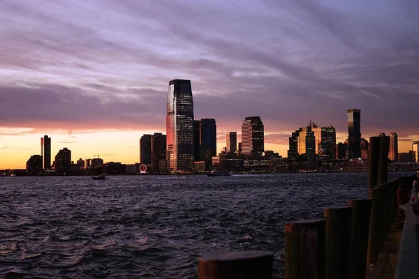 Manhattan New York yan New Jersey'den Nehri ile