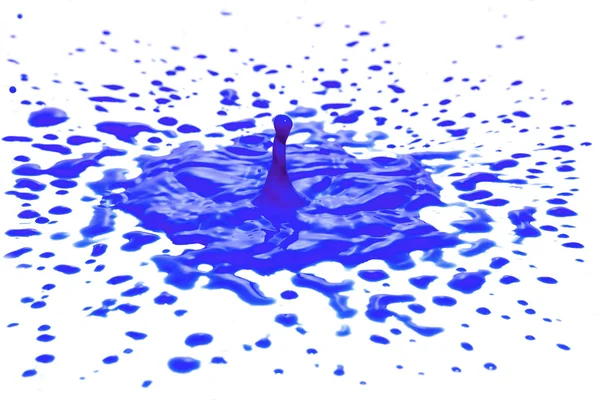 Kapka vody po nárazu, modrá barva — Stock fotografie